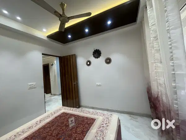 Ek murti 3bhk flat on road near gaur city mall Greater Noida